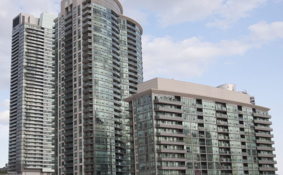 Living in the Concrete Jungle: 4 Tips to Rent a Condo in Toronto