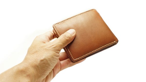 Buying a Wallet: 5 Reasons Why You Should Go Leather