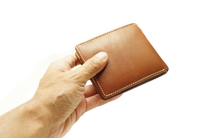 Buying a Wallet: 5 Reasons Why You Should Go Leather