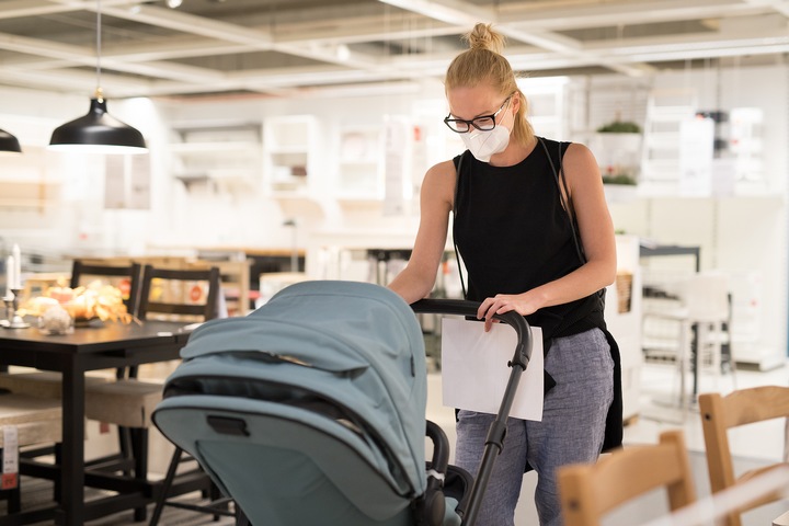 9 Tips for Shopping with a Newborn