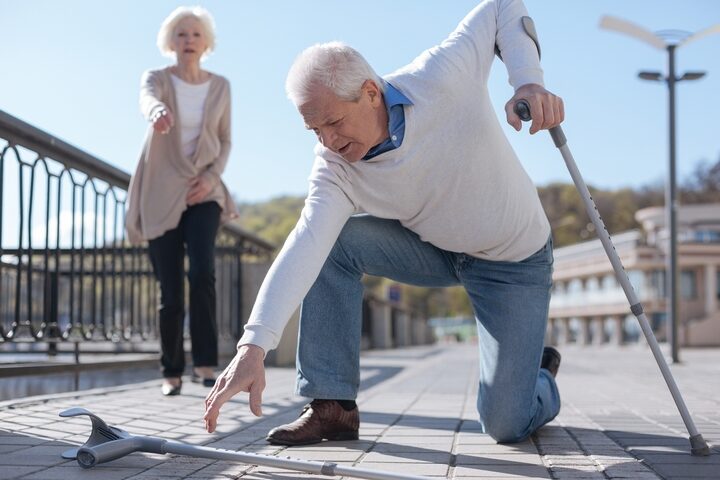 <strong>What to Do if an Elderly Person Falls Down</strong>